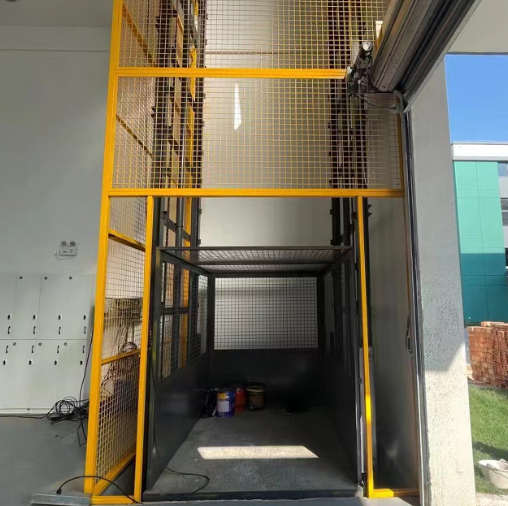 丽江导轨式升降机助力物流园破解运输难题